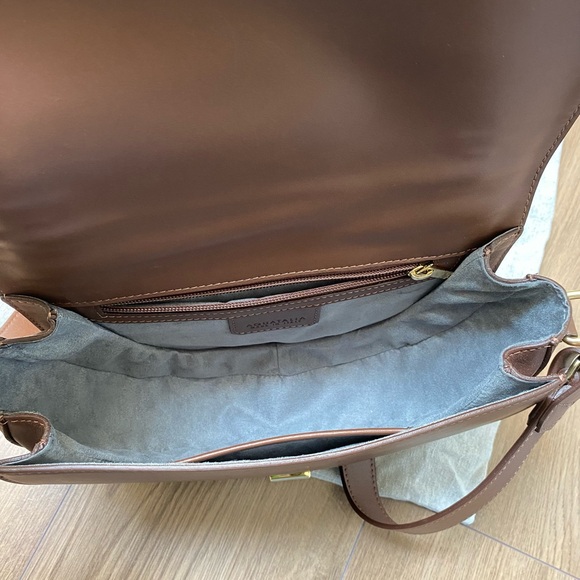 Aquatalia Brown Crossbody Bag in Luxurious Leather - Picture 5 of 10